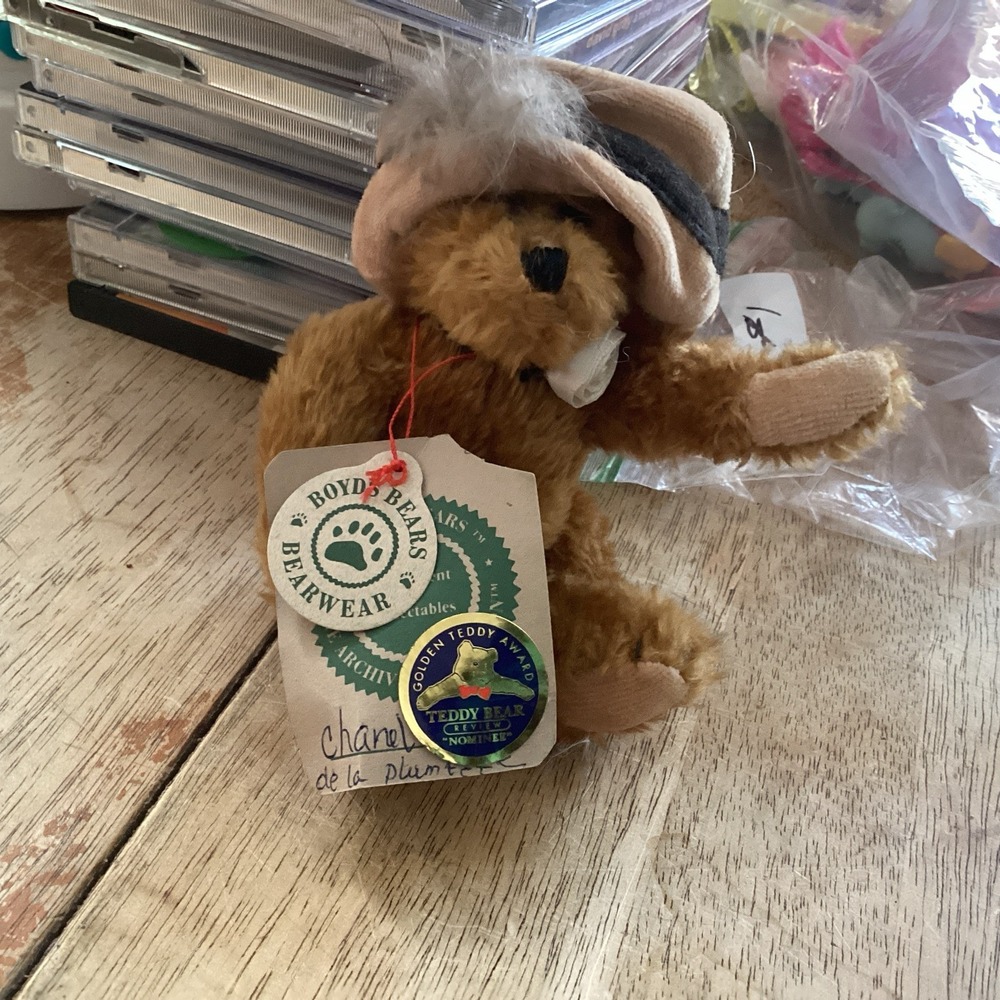 Boyds Bears Chan De La Plumette 7" Plush Jointed Feather Hat & Rose Collar Tags
